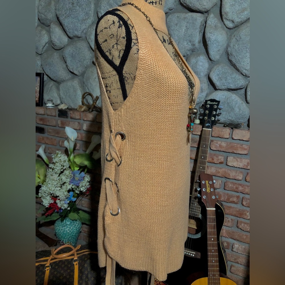 Cotton Candy LA Sleeveless Neutral Sweater w/Cutout Sides Sz. S/M! NWOT - Picture 4 of 6